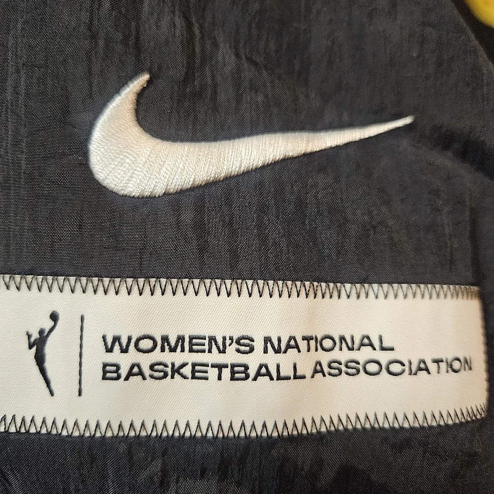 Nike Women's WNBA Black Woven Jacket: LIMITED EDITION: NEW WITH TAGS: SIZE S